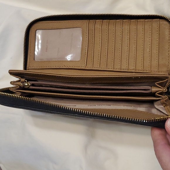 Michael Kors Black Wallet/Wristlet - Picture 3 of 8
